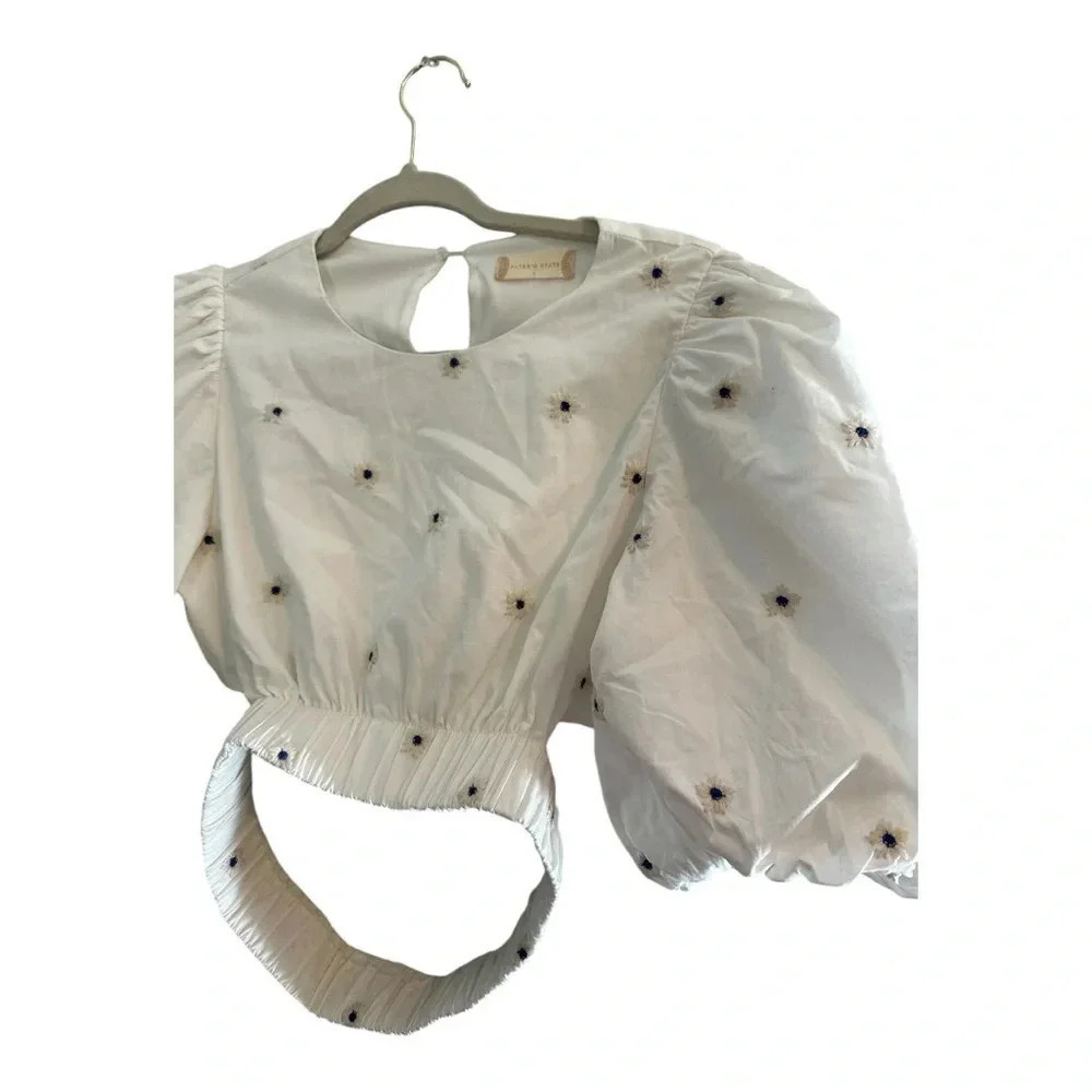 Altar’d State White Puff Sleeve Embroidered Floral Cut Out Back Crop Top // S - Picture 3 of 6